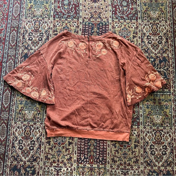 🌈 Lovely embroidered flower FP top - Picture 4 of 6